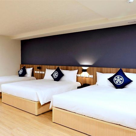 Holo Hotel Tainan Bagian luar foto