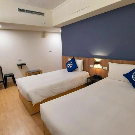Holo Hotel Tainan Bagian luar foto