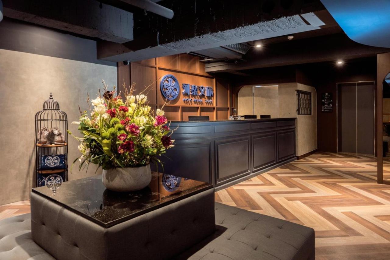 Holo Hotel Tainan Bagian luar foto