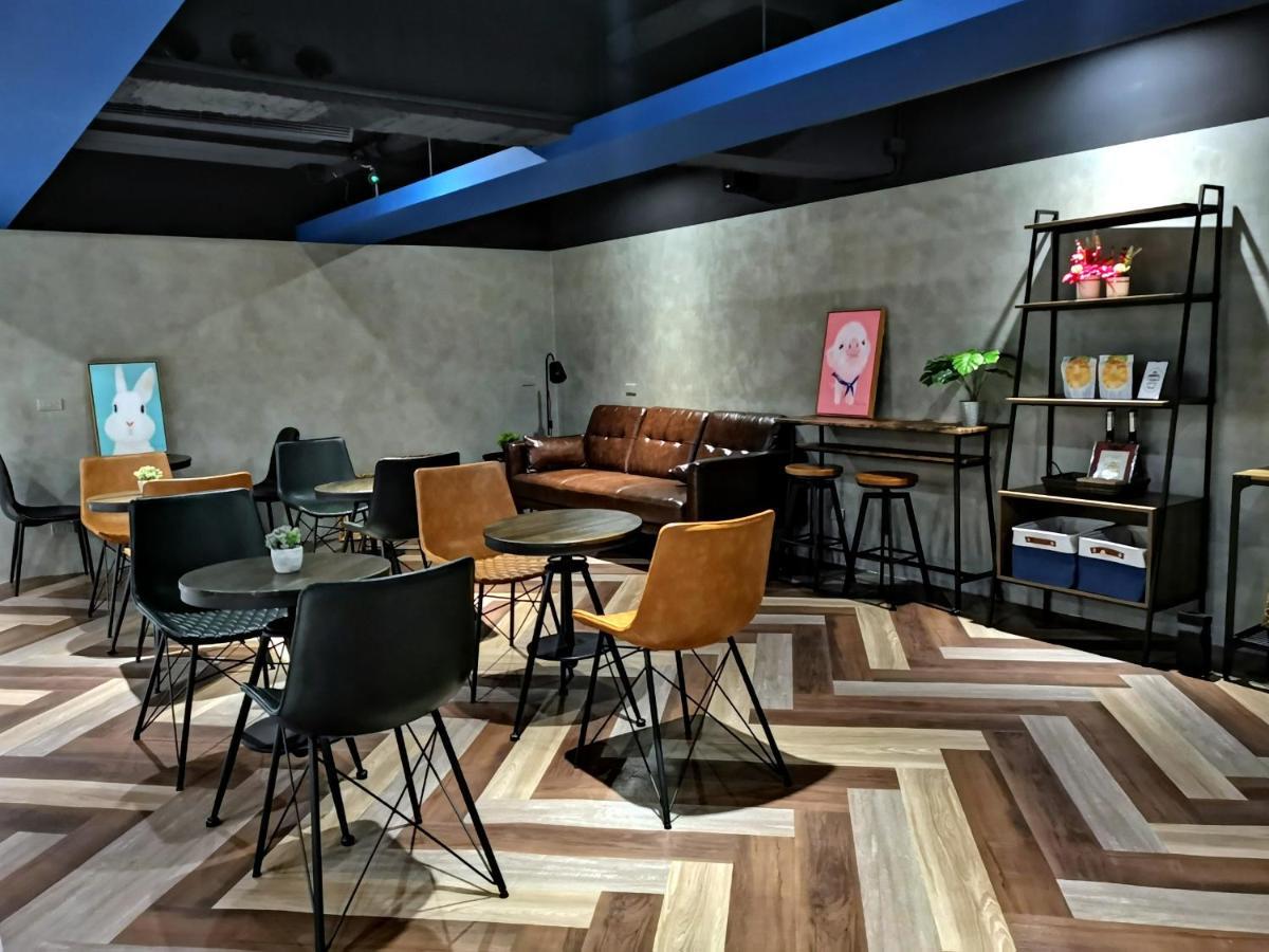 Holo Hotel Tainan Bagian luar foto