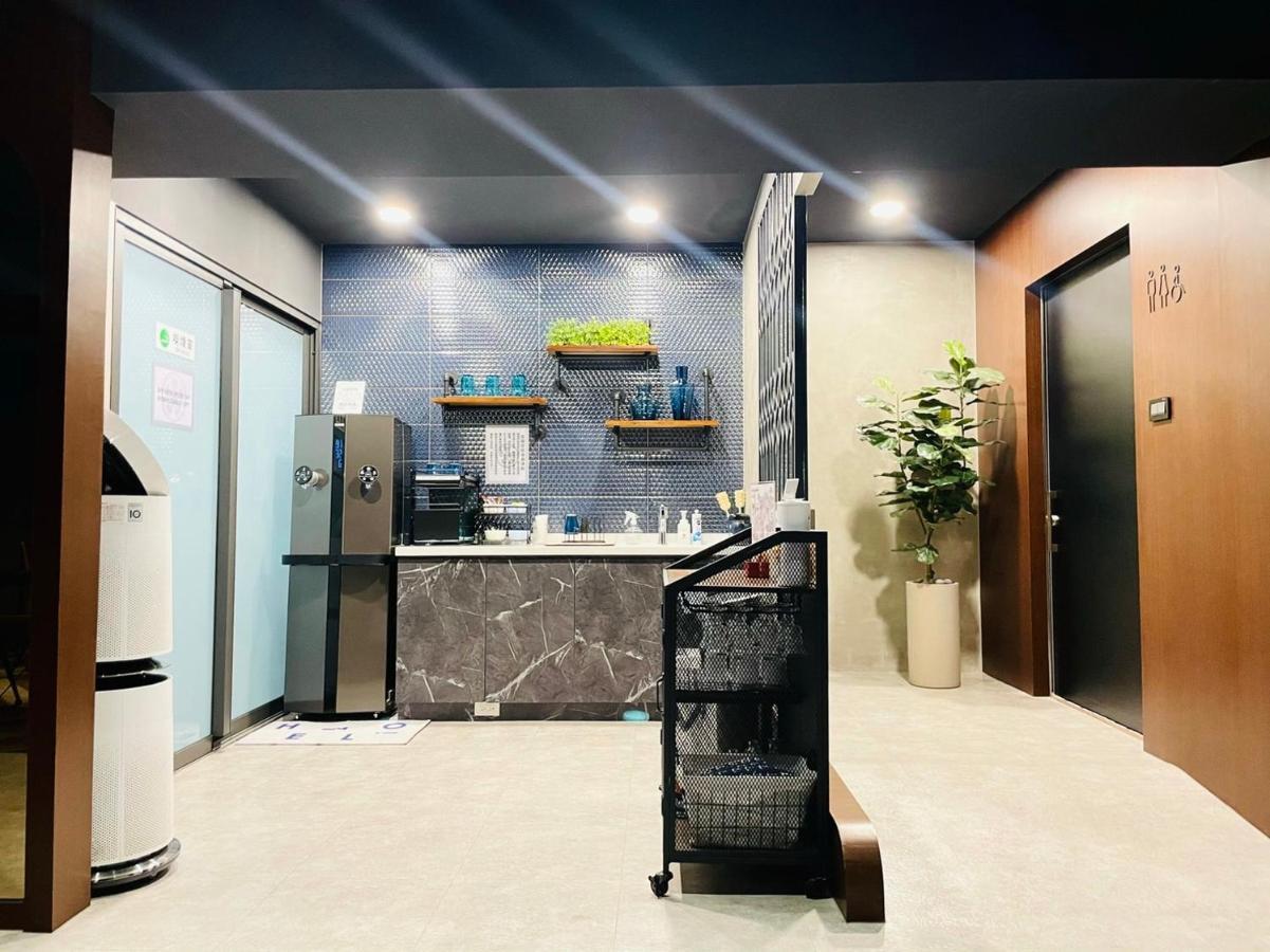 Holo Hotel Tainan Bagian luar foto