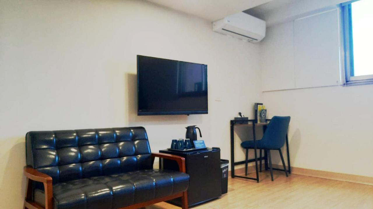 Holo Hotel Tainan Bagian luar foto