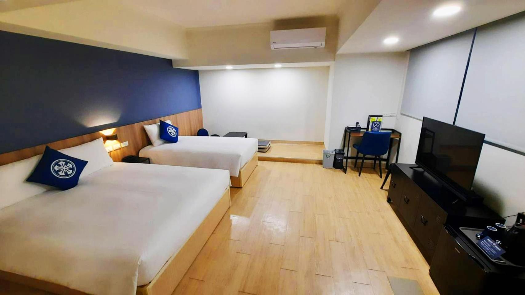 Holo Hotel Tainan Bagian luar foto
