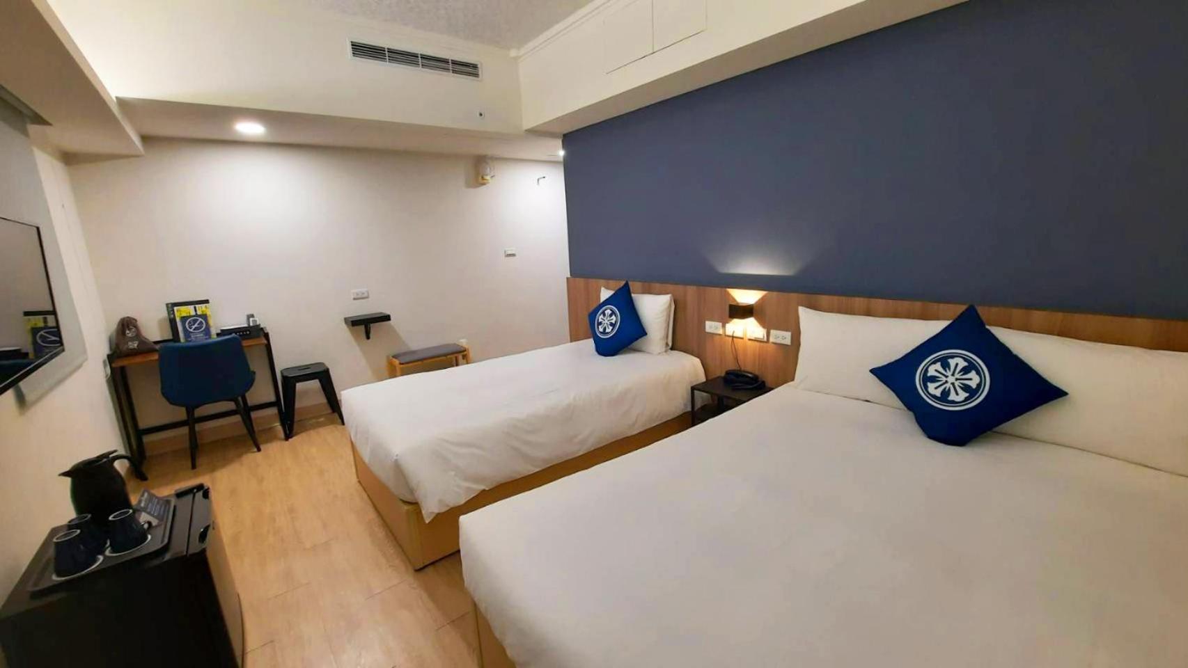 Holo Hotel Tainan Bagian luar foto